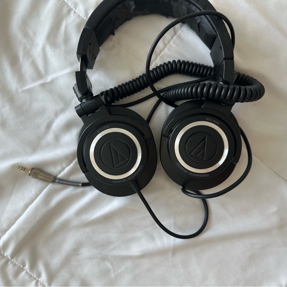 Audio-Technica ATH-M50 Professional Studio Monitor Headphones (coiled cable) - Picture 7 of 7